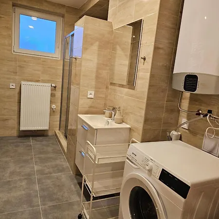 Slunny V Klidne Casti Hradce Kralove - Zahrada, Parkovani Zdarma Apartman Hradec Králové